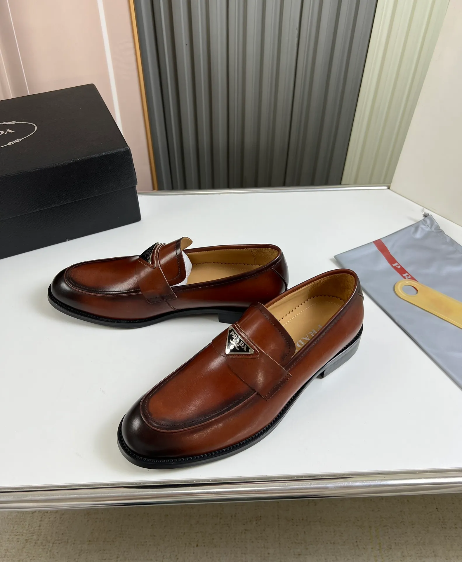 Men's shoes 💰520💰 Prada.PRADA men's business casual leather shoes, 1:1 shipment ⬆️Luxurious and noble 👞All imported original brand leather materials, just to create a more comfortable wearing experience, upper: original cowhide ➕Imported full cow lining, original outsole ✔️36-45 (45 non-returnable)
